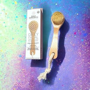 DAILY CONCEPTS Daily Facial Dry Brush MSRP $20 Brand New In Box